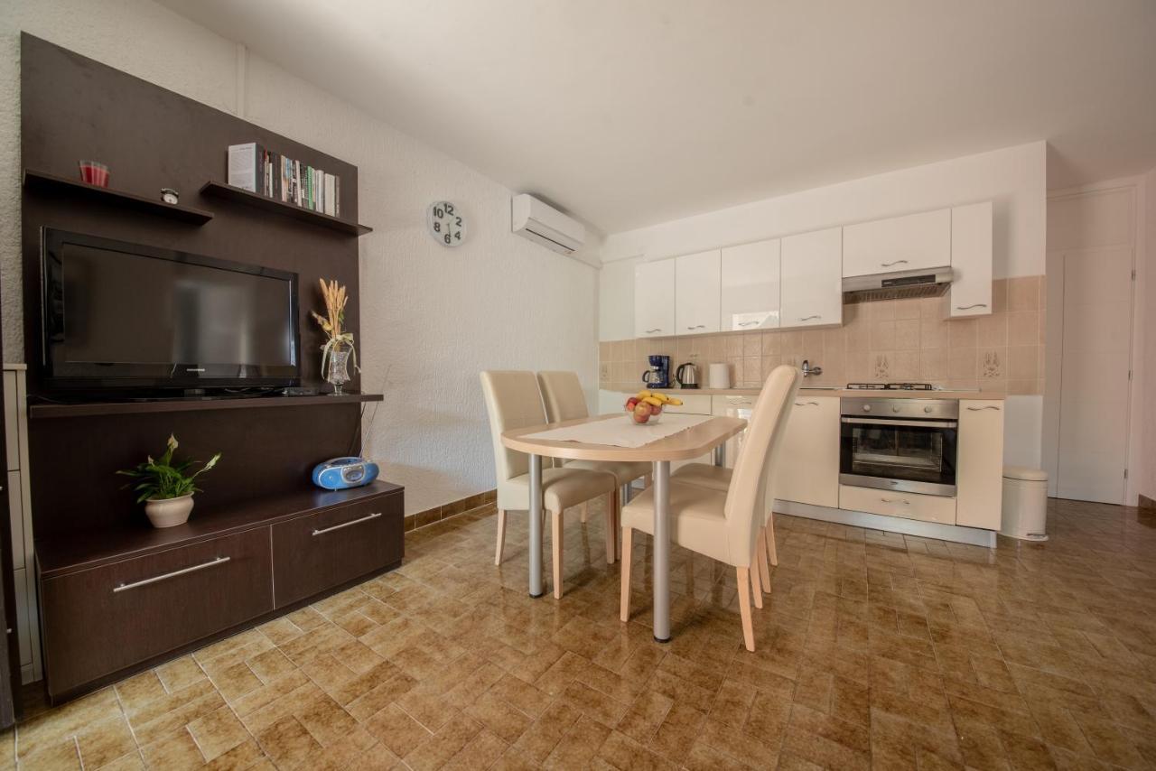Apartman Bozica Vir Eksteriør bilde