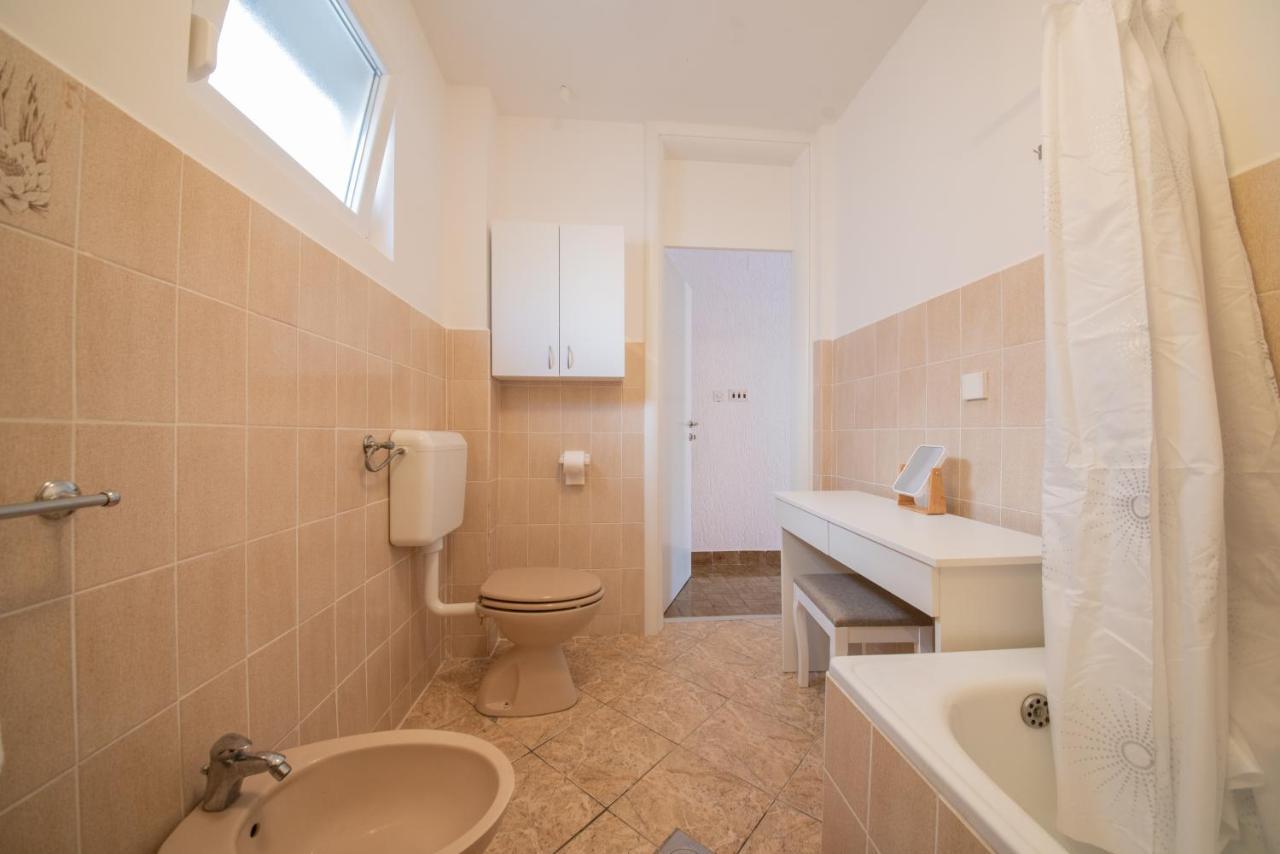 Apartman Bozica Vir Eksteriør bilde