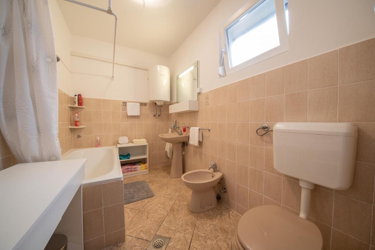 Apartman Bozica Vir Eksteriør bilde